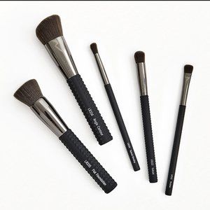 LARUCE Essentials Brush Set